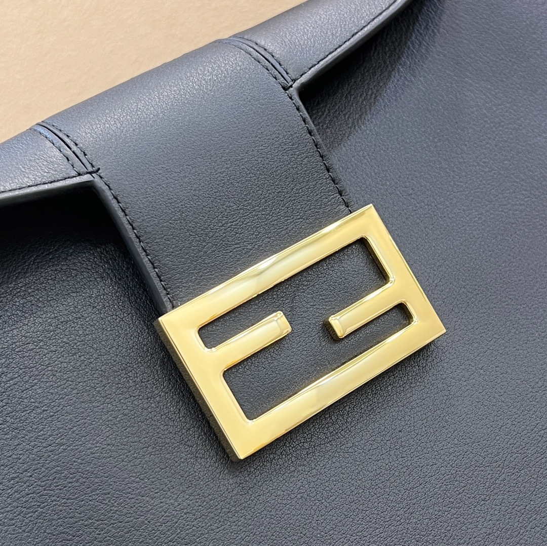Fendi 8BS069 Fendi Black Leather Croissant bag 8373