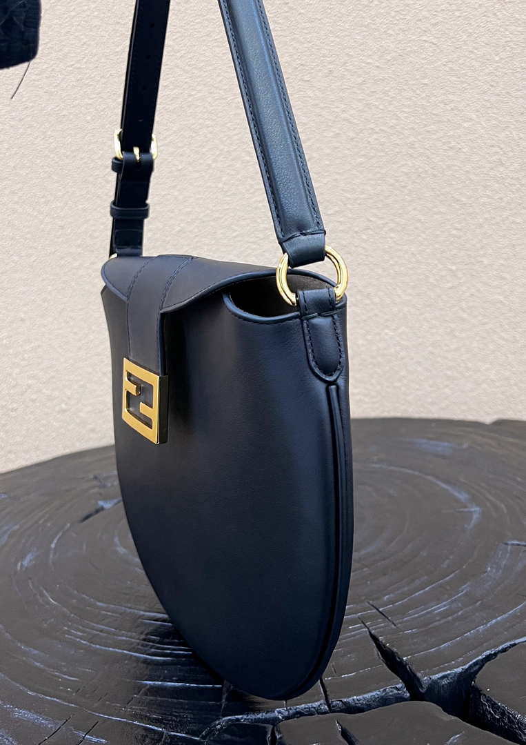 Fendi 8BS069 Fendi Black Leather Croissant bag 8373