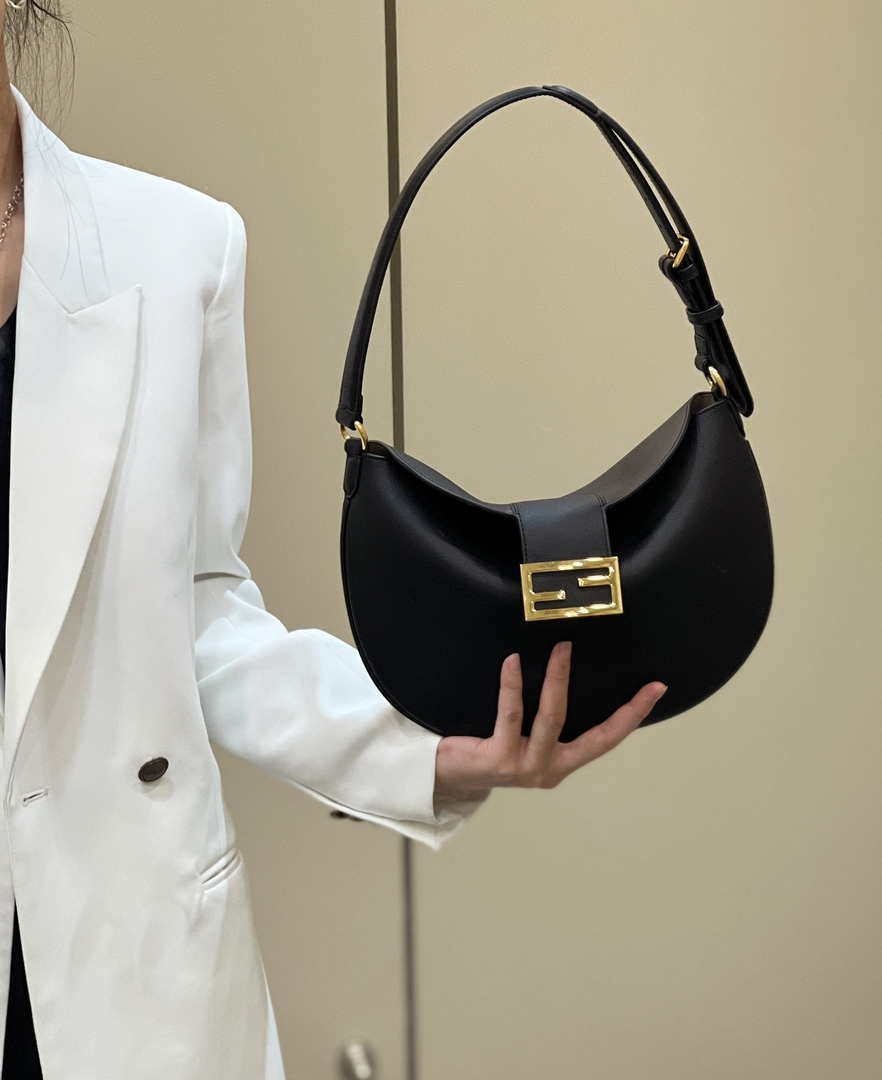 Fendi 8BS069 Fendi Black Leather Croissant bag 8373