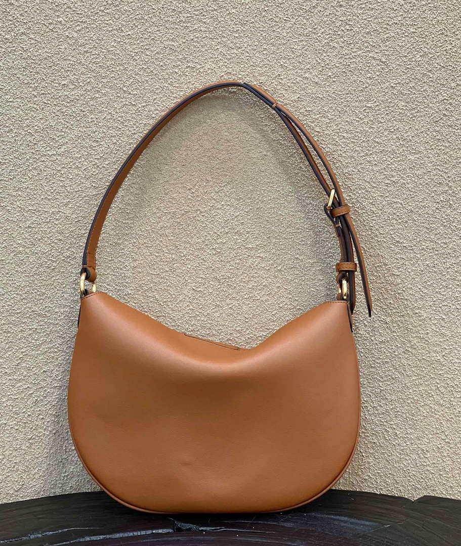 Fendi 8BS069 Fendi Brown Leather Croissant bag 8373