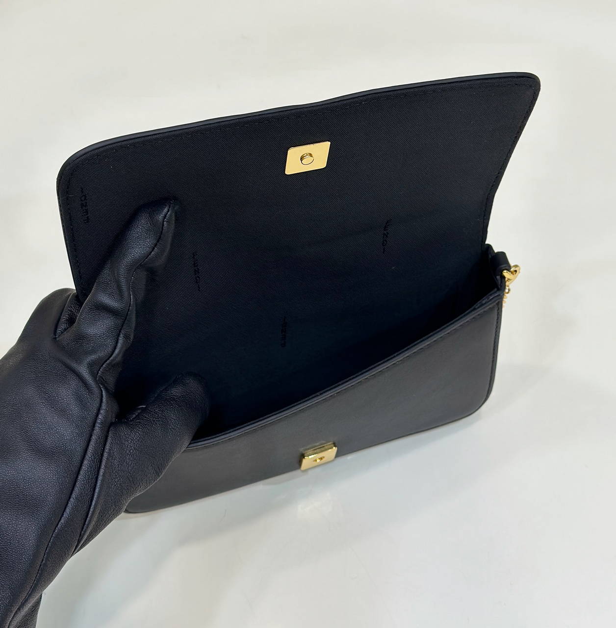 Fendi  8BS076 Fendigraphy Wallet On Chain Black leather wallet