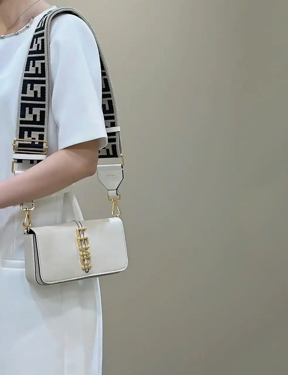 Fendi  8BS076 Fendigraphy Wallet On Chain White leather wallet