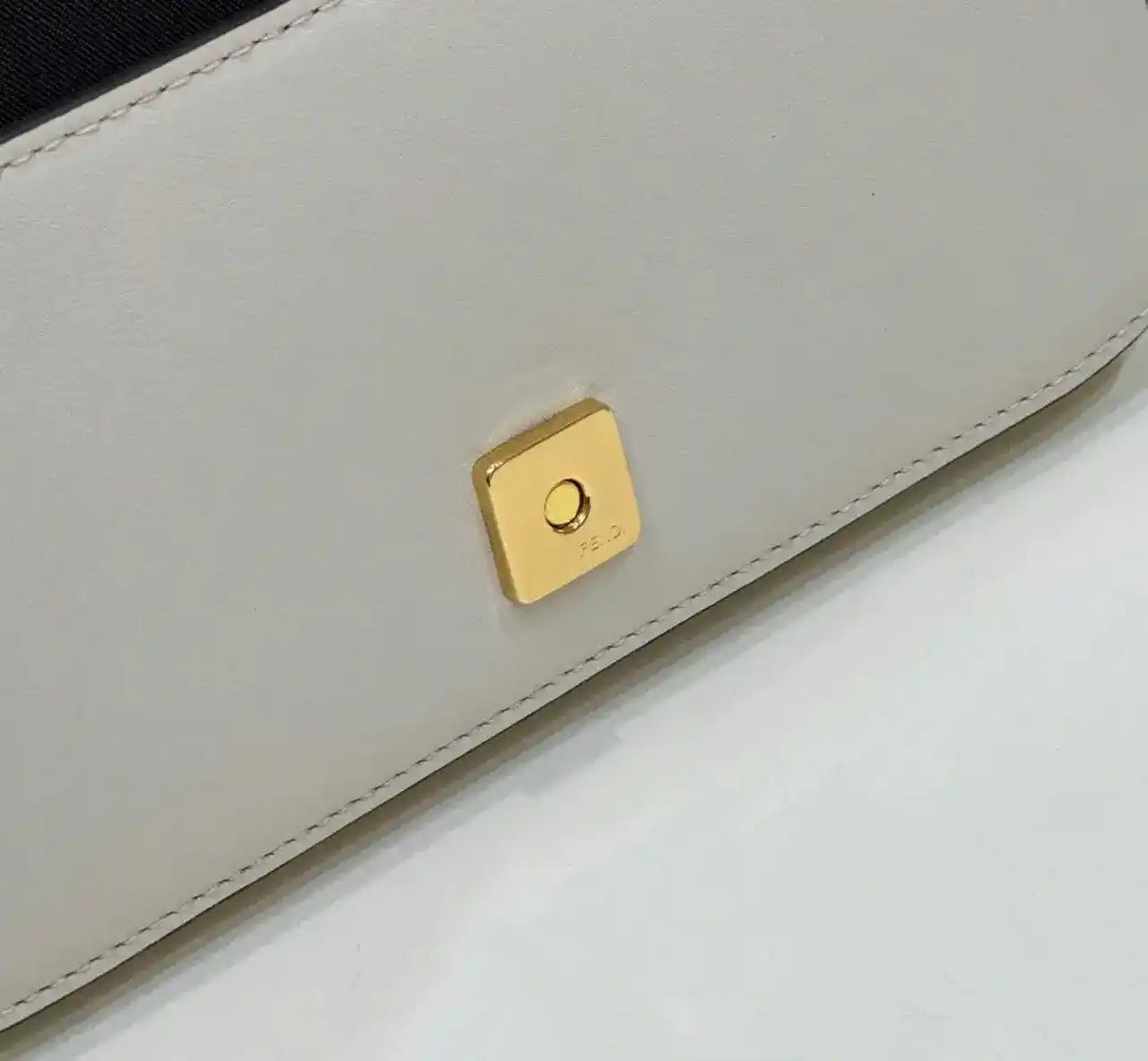 Fendi  8BS076 Fendigraphy Wallet On Chain White leather wallet