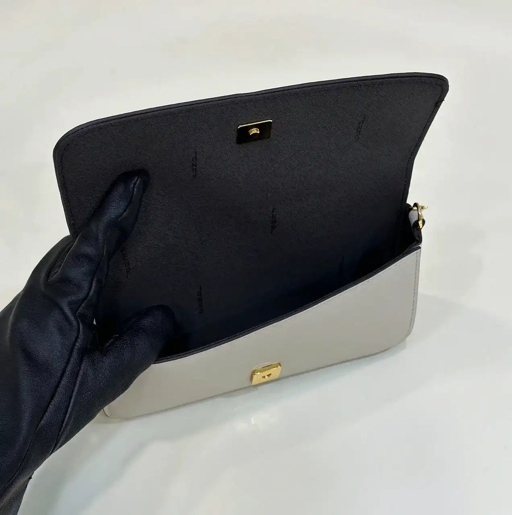 Fendi  8BS076 Fendigraphy Wallet On Chain White leather wallet