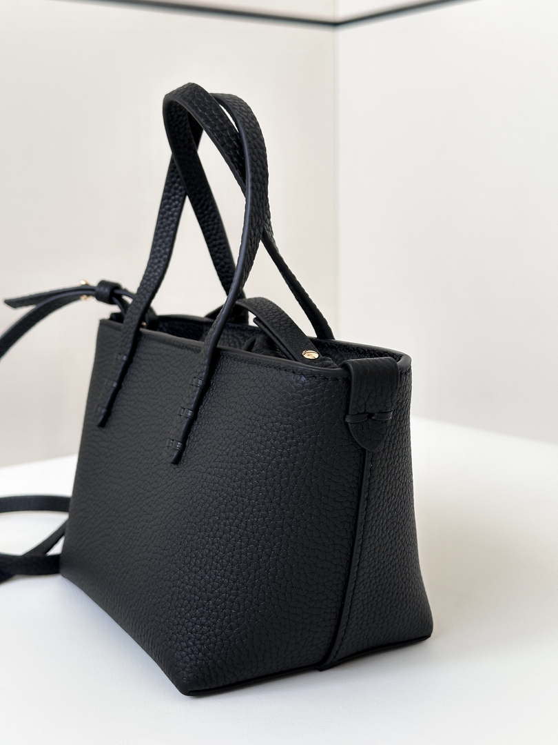 Fendi 8BS096 Black Selleria bag with 62 hand-sewn topstitches 8655C