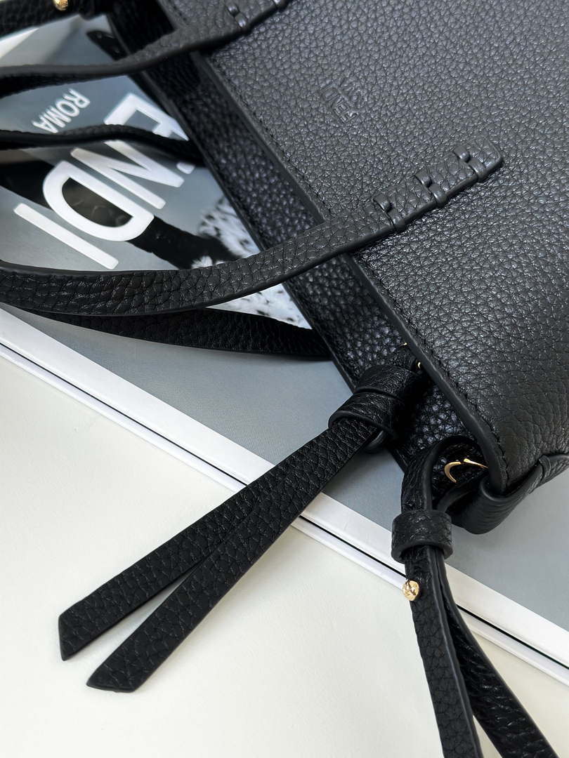 Fendi 8BS096 Black Selleria bag with 62 hand-sewn topstitches 8655C