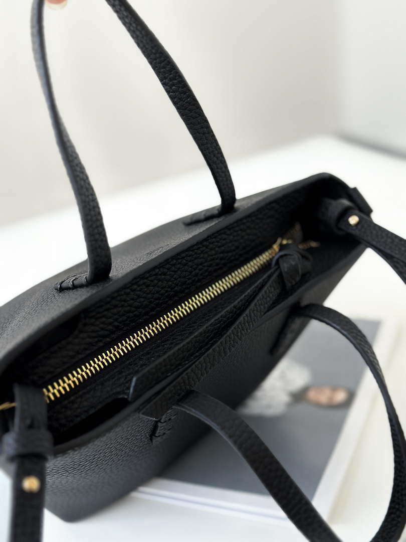 Fendi 8BS096 Black Selleria bag with 62 hand-sewn topstitches 8655C