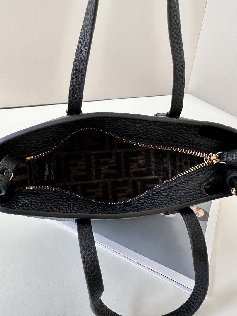 Fendi 8BS096 Black Selleria bag with 62 hand-sewn topstitches 8655C
