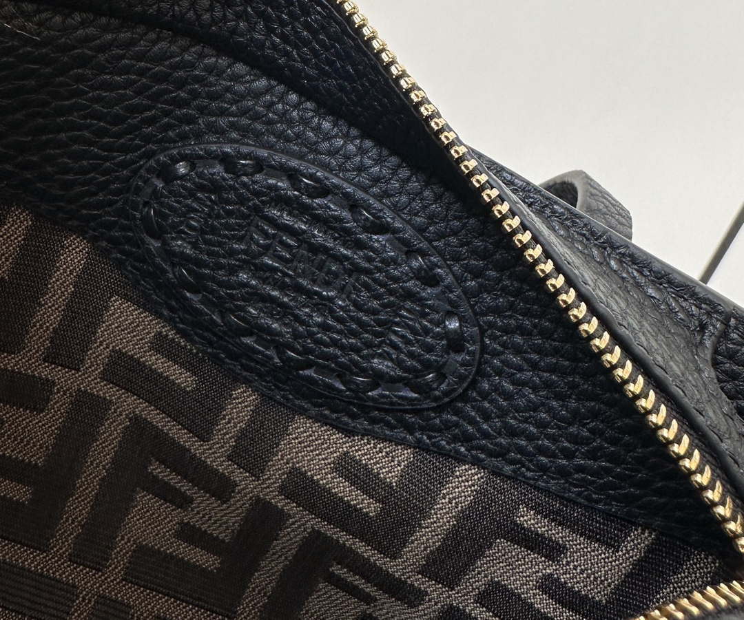 Fendi 8BS096 Black Selleria bag with 62 hand-sewn topstitches 8655C
