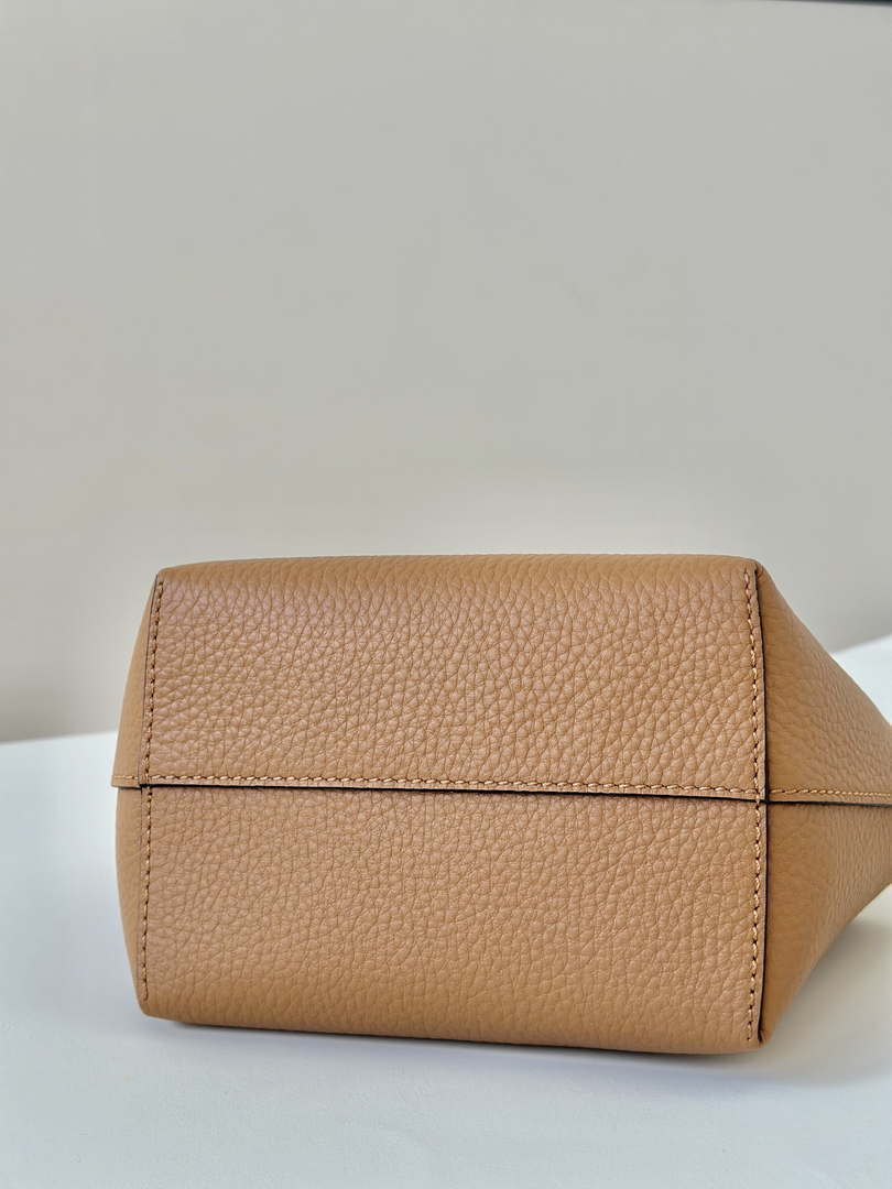 Fendi 8BS096 Brown Selleria bag with 62 hand-sewn topstitches 8655C