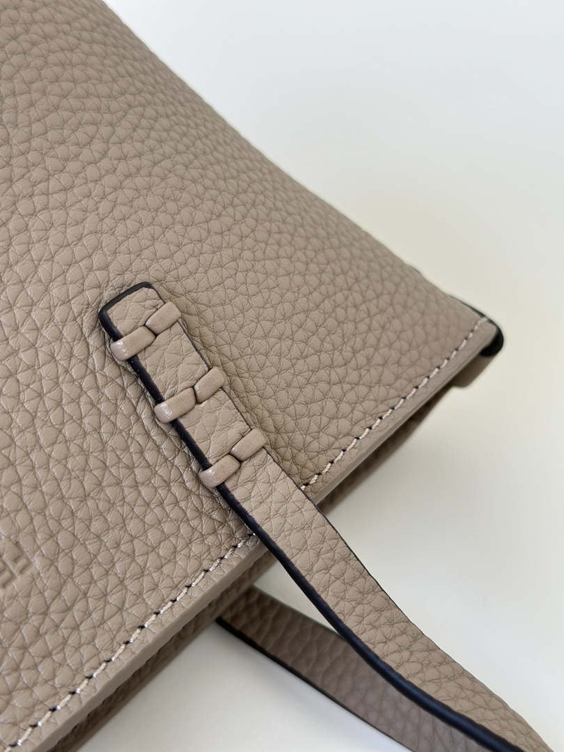 Fendi 8BS096 Gray Selleria bag with 62 hand-sewn topstitches 8655C