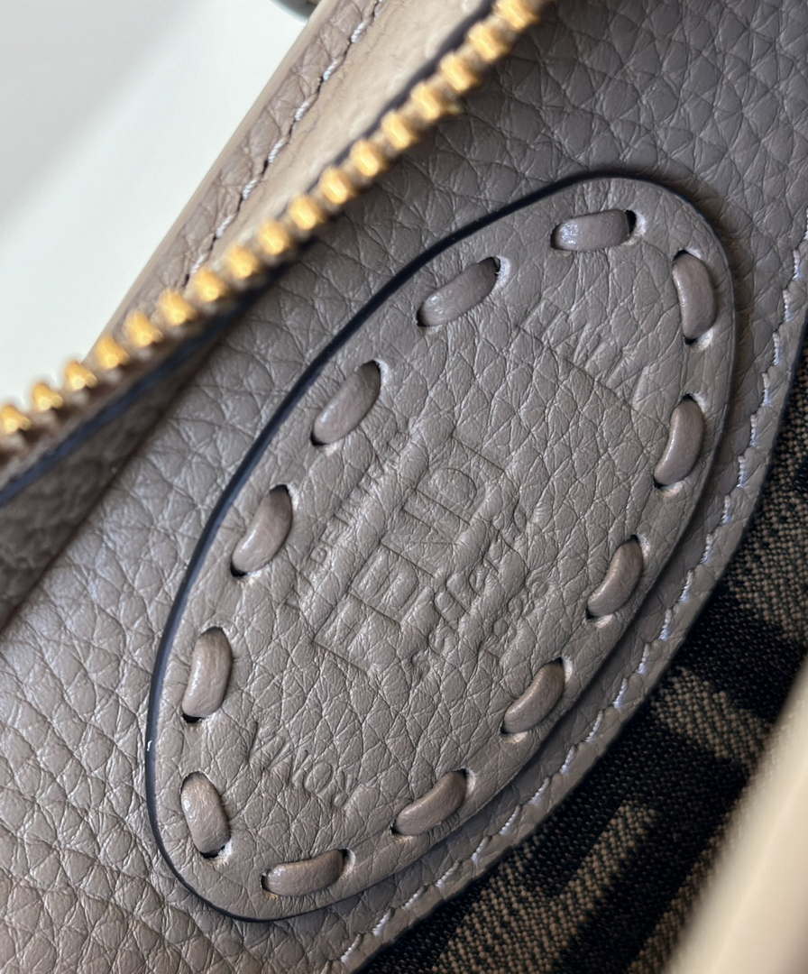 Fendi 8BS096 Gray Selleria bag with 62 hand-sewn topstitches 8655C