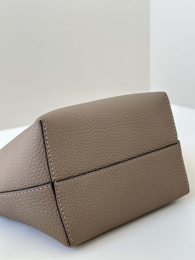 Fendi 8BS096 Gray Selleria bag with 62 hand-sewn topstitches 8655C