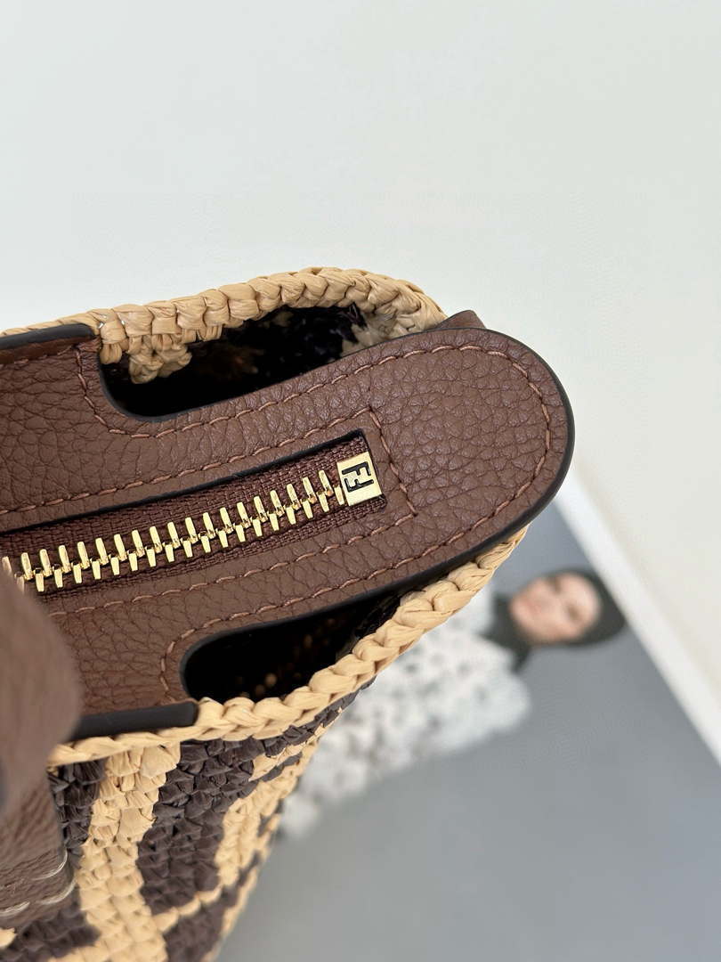 Fendi 8BS096 Roll Mini Brown FF raffia crochet mini bag 8655