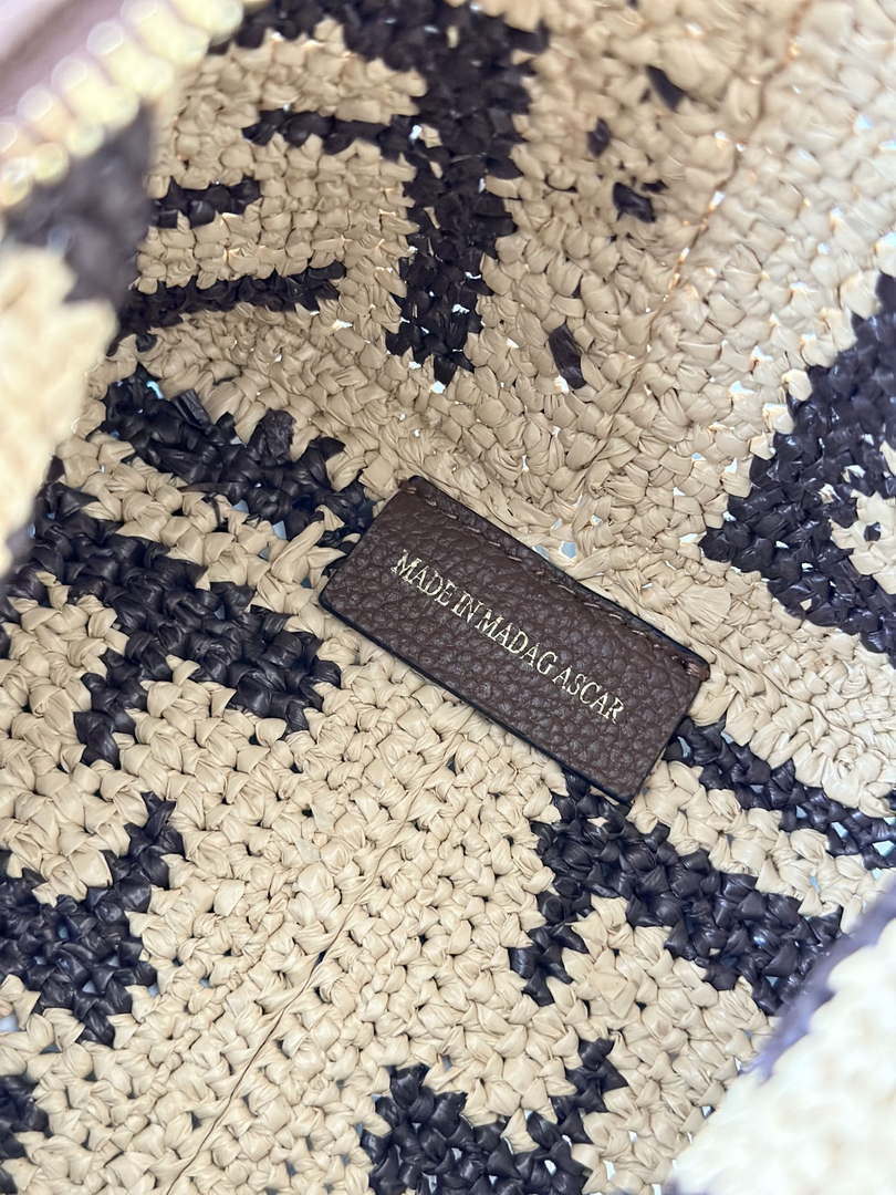 Fendi 8BS096 Roll Mini Brown FF raffia crochet mini bag 8655