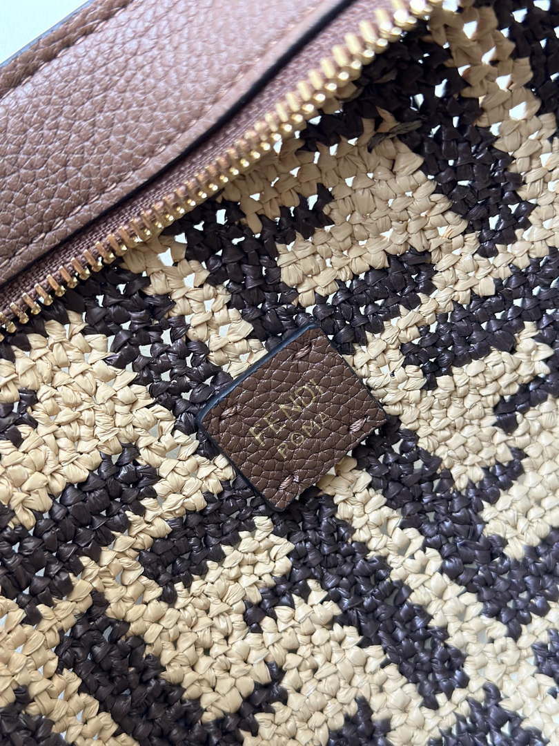 Fendi 8BS096 Roll Mini Brown FF raffia crochet mini bag 8655