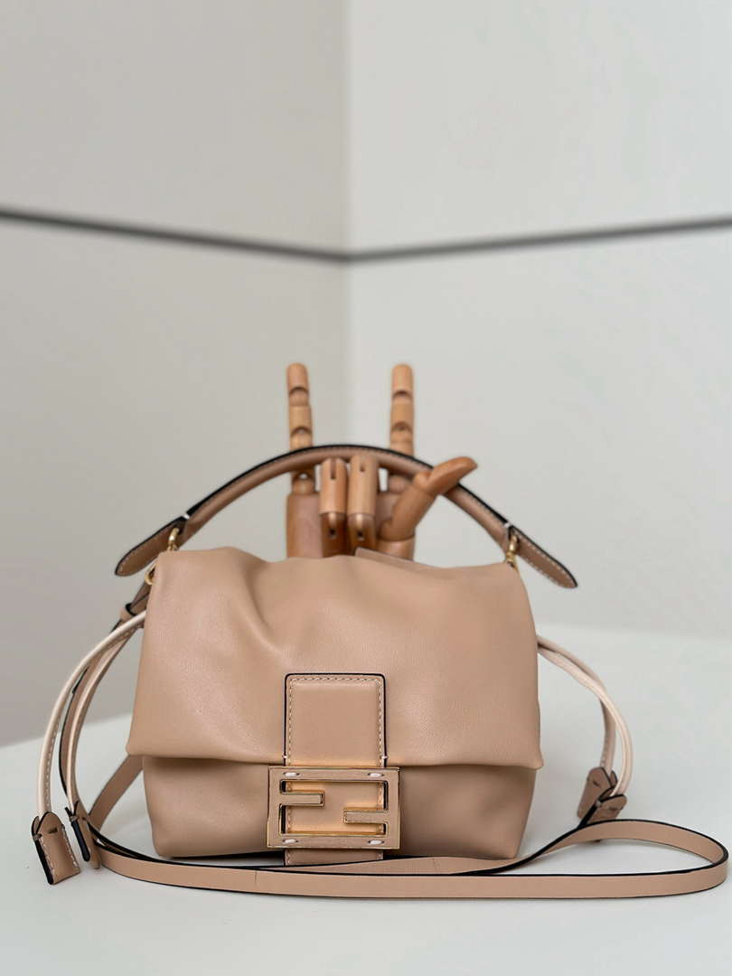Fendi 8BS105ABVEF0K7E Mamma Baguette Small Pale pink nappa leather mini bag 8677