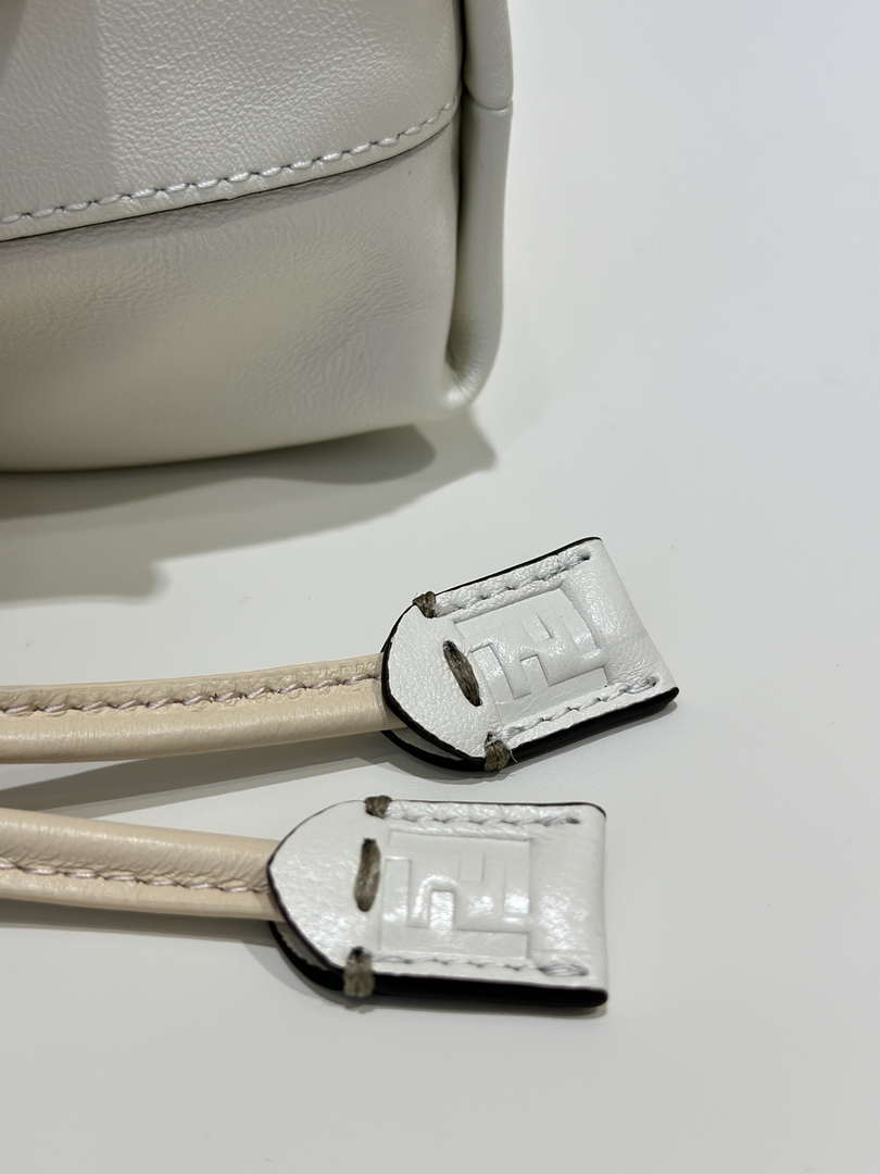 Fendi 8BS105ABVEF0K7E Mamma Baguette Small White nappa leather bag 8677S