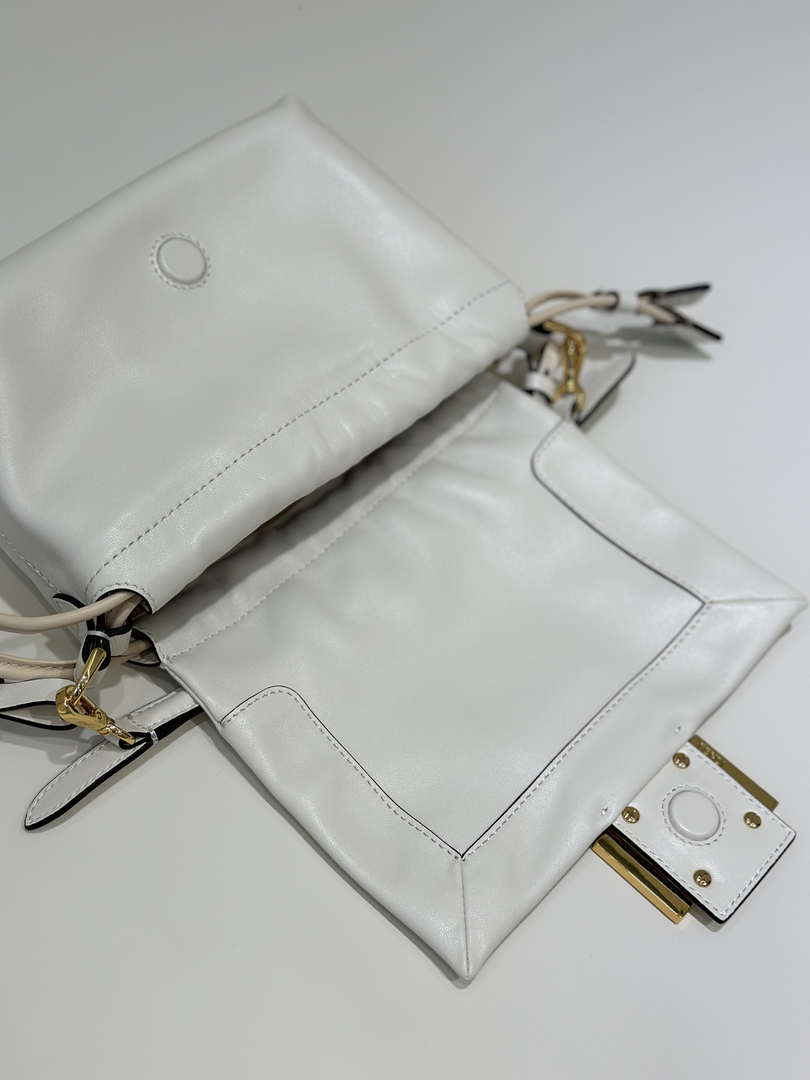 Fendi 8BS105ABVEF0K7E Mamma Baguette Small White nappa leather bag 8677S