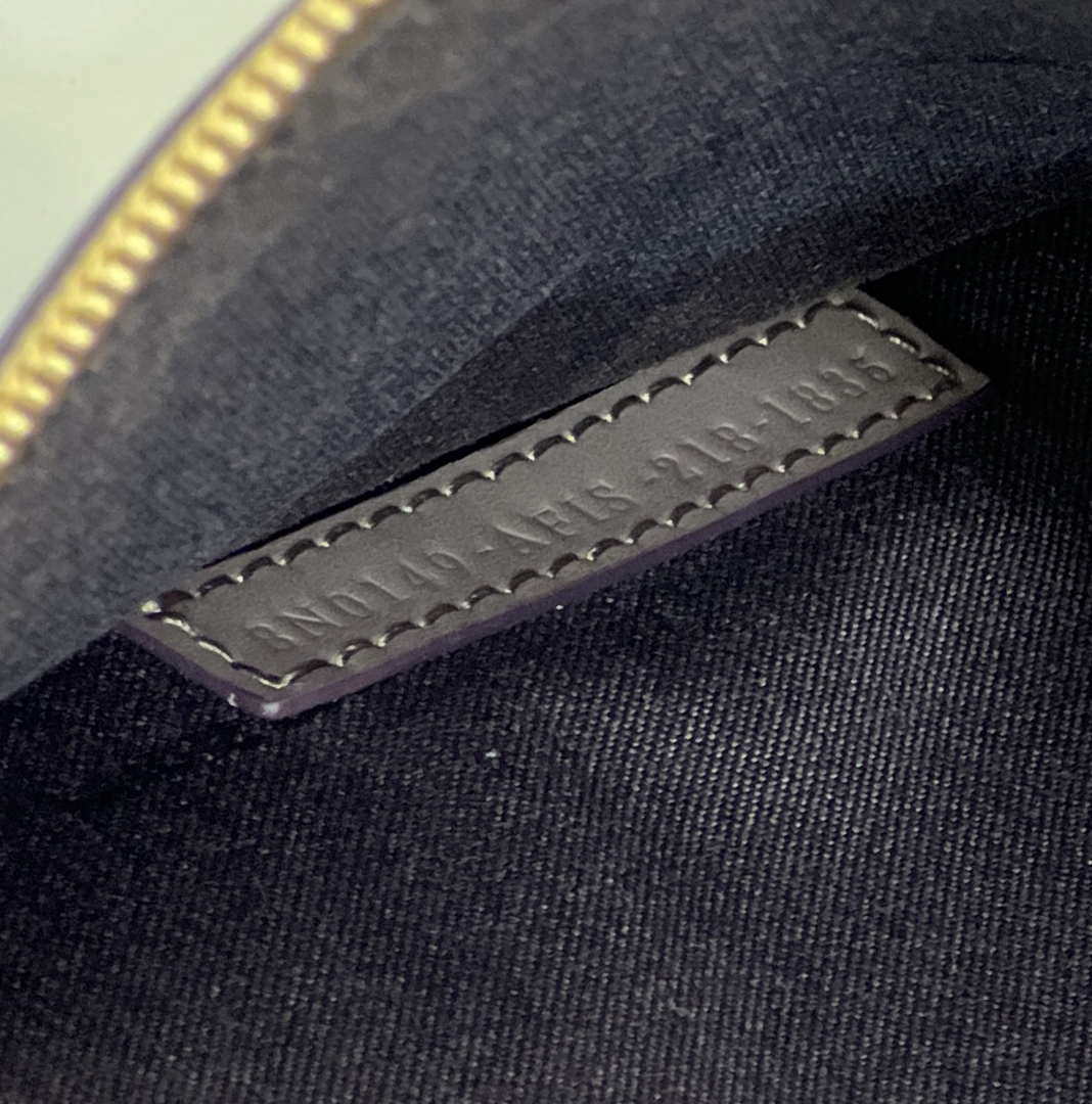 Fendi 8N0178AC9S Fendi logo flat pouch clutch 8370S Gray