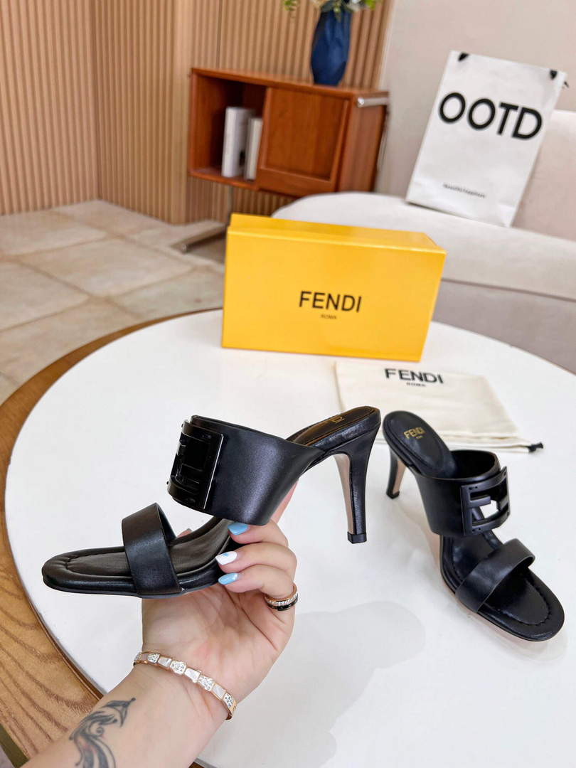 Fendi 8R8287 Baguette Slides Leather Black - 35 - View 3