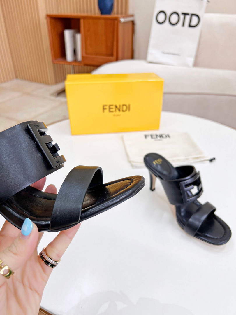 Fendi 8R8287 Baguette Slides Leather Black