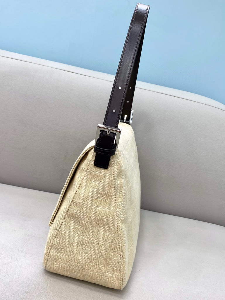 Fendi Bag 0121 Shoulder bag Beige