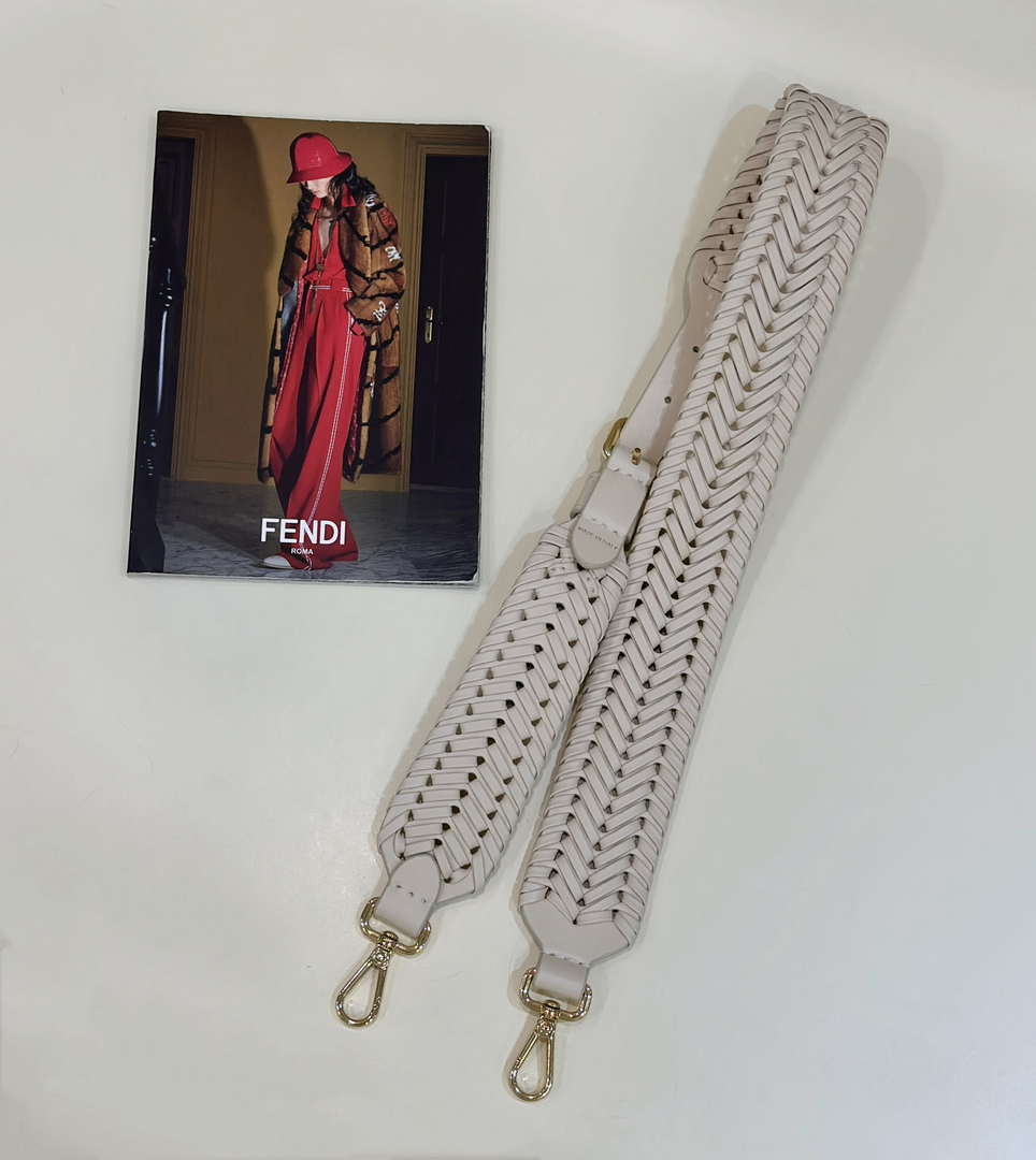 Fendi F10111 Handbag Fashionable cowhide Shoulder Strap Beige 9001