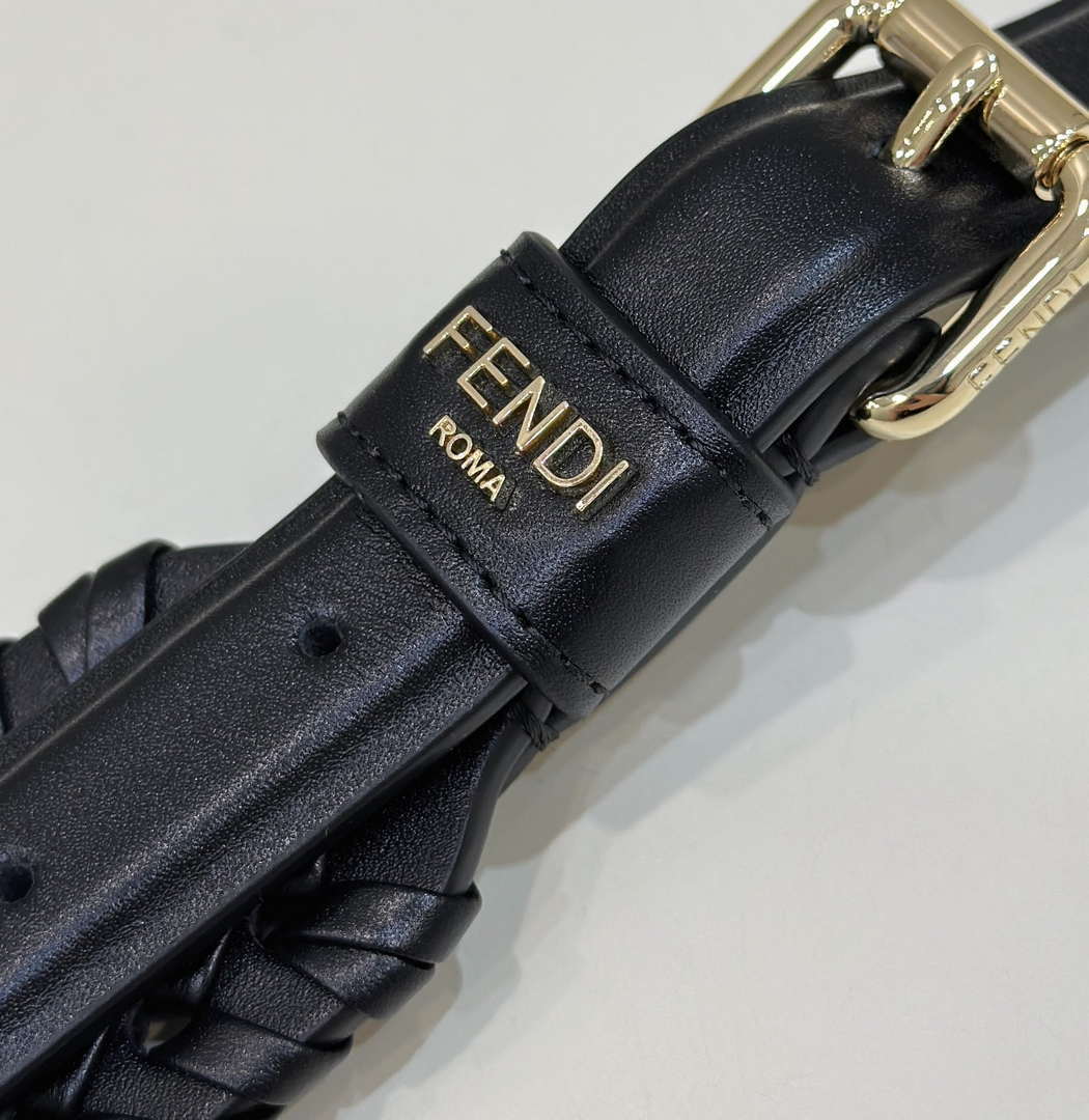 Fendi F10108 Handbag Fashionable cowhide Shoulder Strap Black 9001