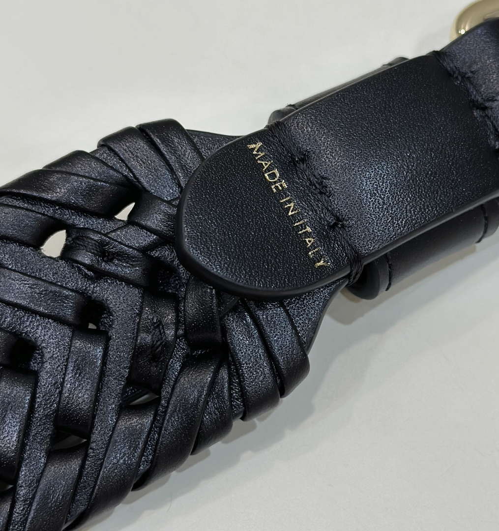 Fendi F10108 Handbag Fashionable cowhide Shoulder Strap Black 9001