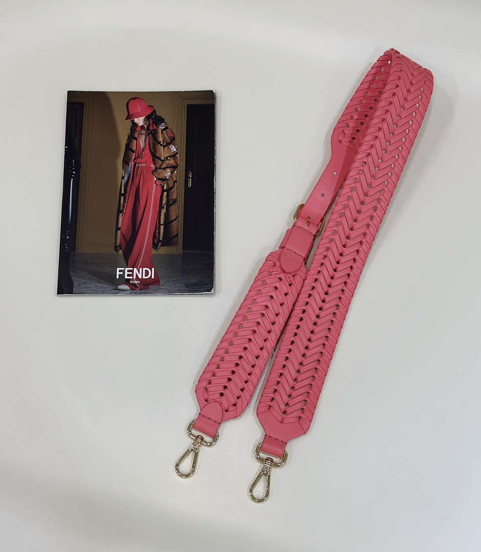 Fendi F10110 Handbag Fashionable cowhide Shoulder Strap Pink 9001