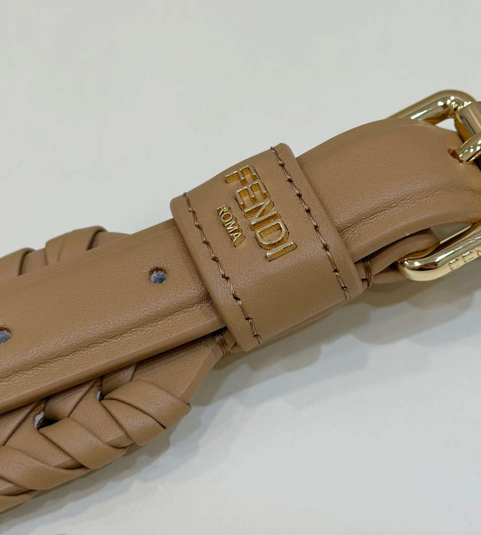 Fendi F10109 Handbag Fashionable cowhide Shoulder Strap Sand 9001