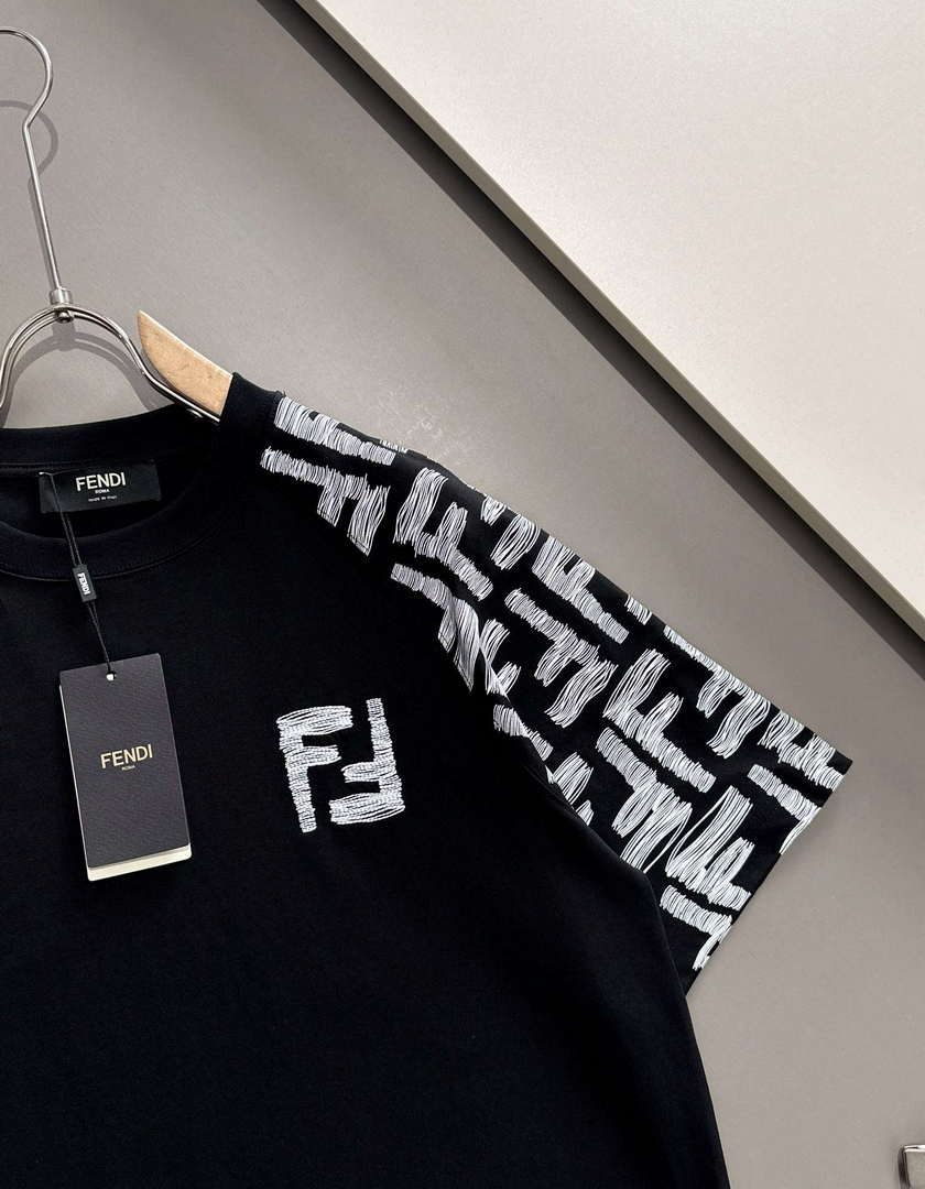 Fendi Fashion Short-sleeved T-shirt for Men and Women F77202
