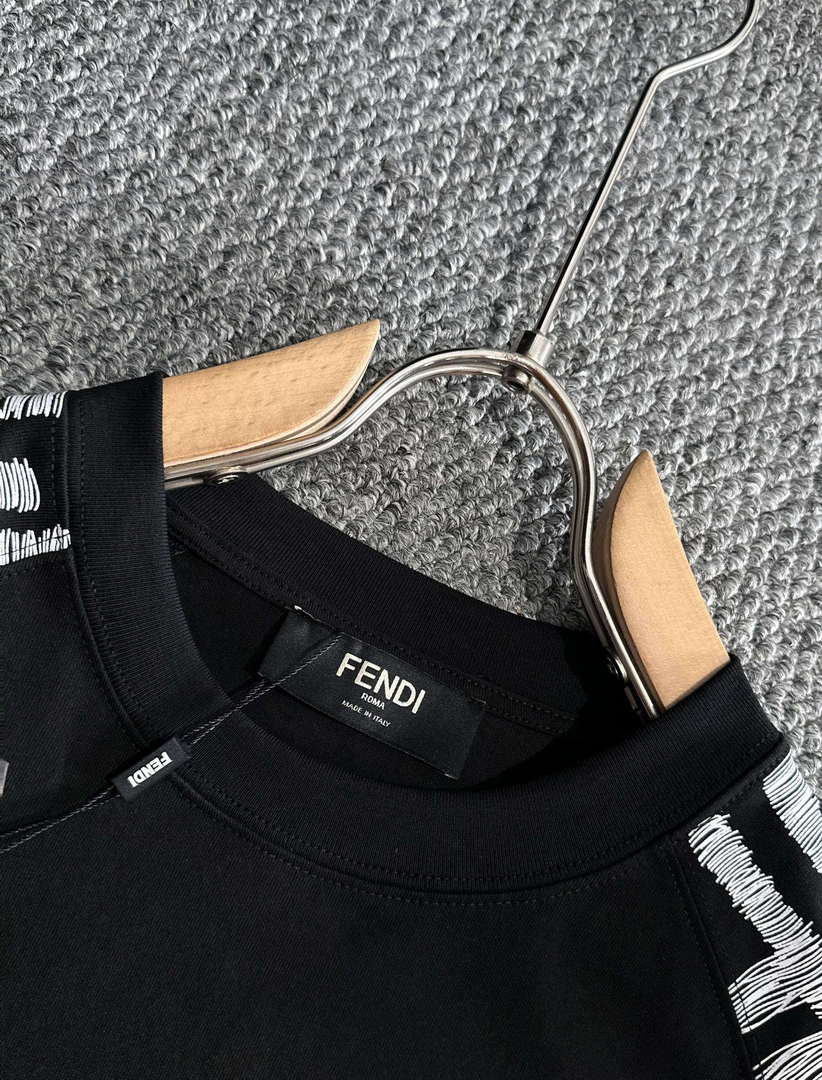 Fendi Fashion Short-sleeved T-shirt for Men and Women F77202