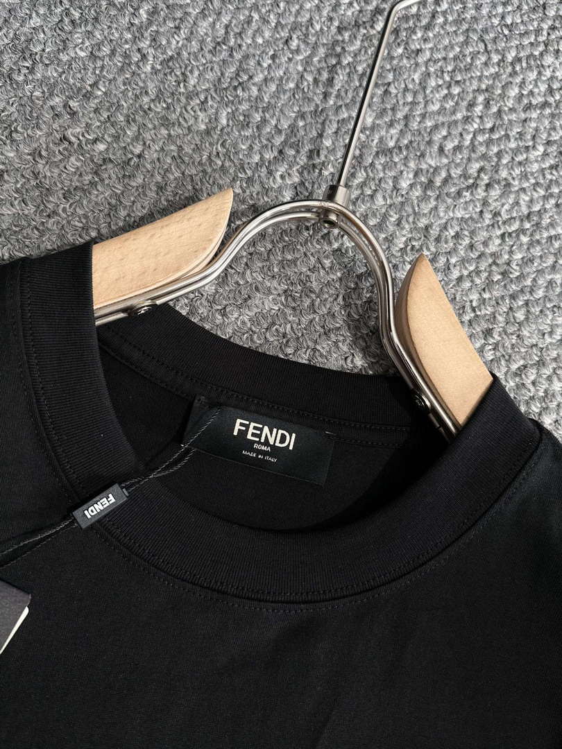 Fendi Fashion Short-sleeved T-shirt for Men and Women F77204