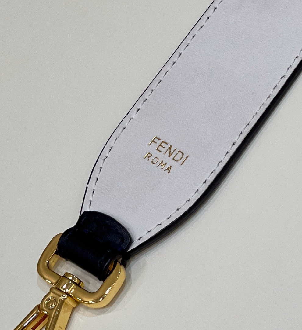 Fendi Handbag Strap You Leather shoulder strap F10063