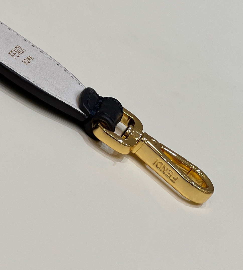 Fendi Handbag Strap You Leather shoulder strap F10063