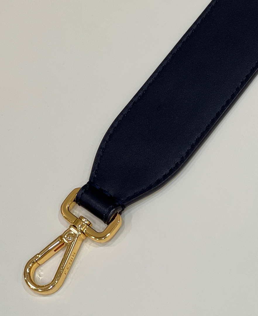 Fendi Handbag Strap You Leather shoulder strap F10063