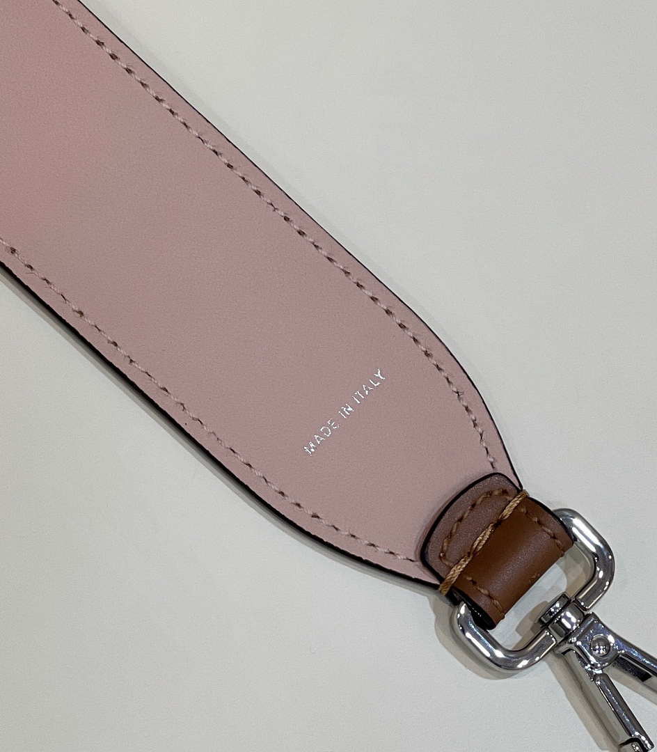 Fendi Handbag Strap You Leather shoulder strap F10064