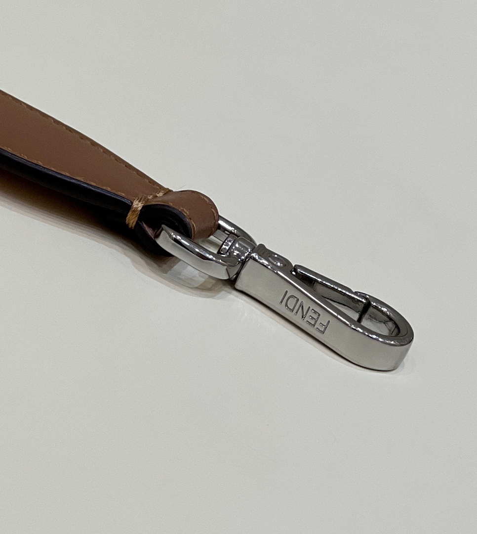 Fendi Handbag Strap You Leather shoulder strap F10064