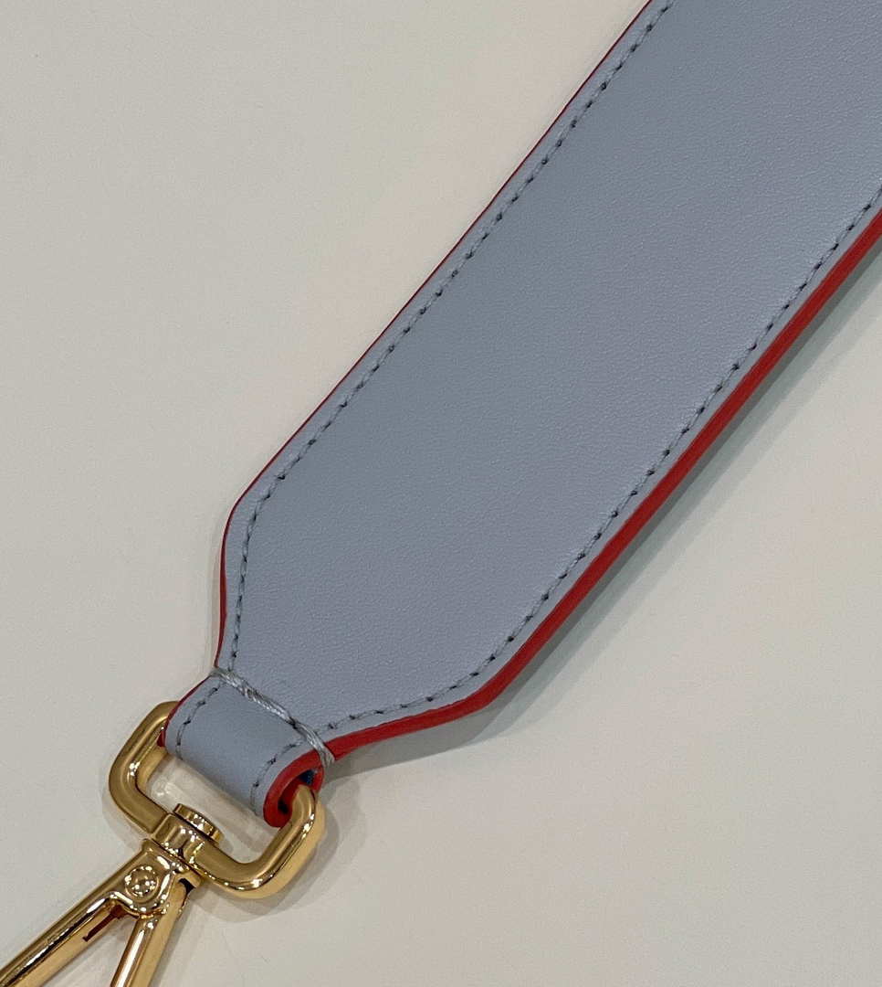 Fendi Handbag Strap You Leather shoulder strap F10065