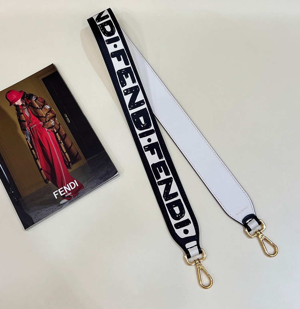 Fendi Handbag Strap You Leather shoulder strap F10068