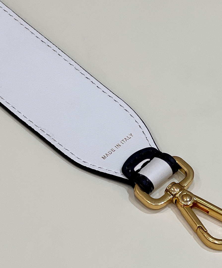Fendi Handbag Strap You Leather shoulder strap F10068