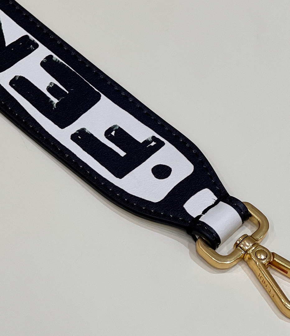 Fendi Handbag Strap You Leather shoulder strap F10068