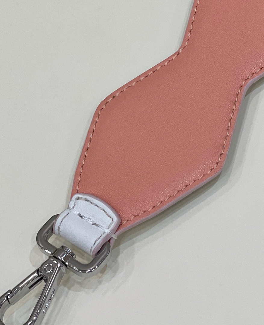 Fendi Handbag Strap You Leather shoulder strap F10069