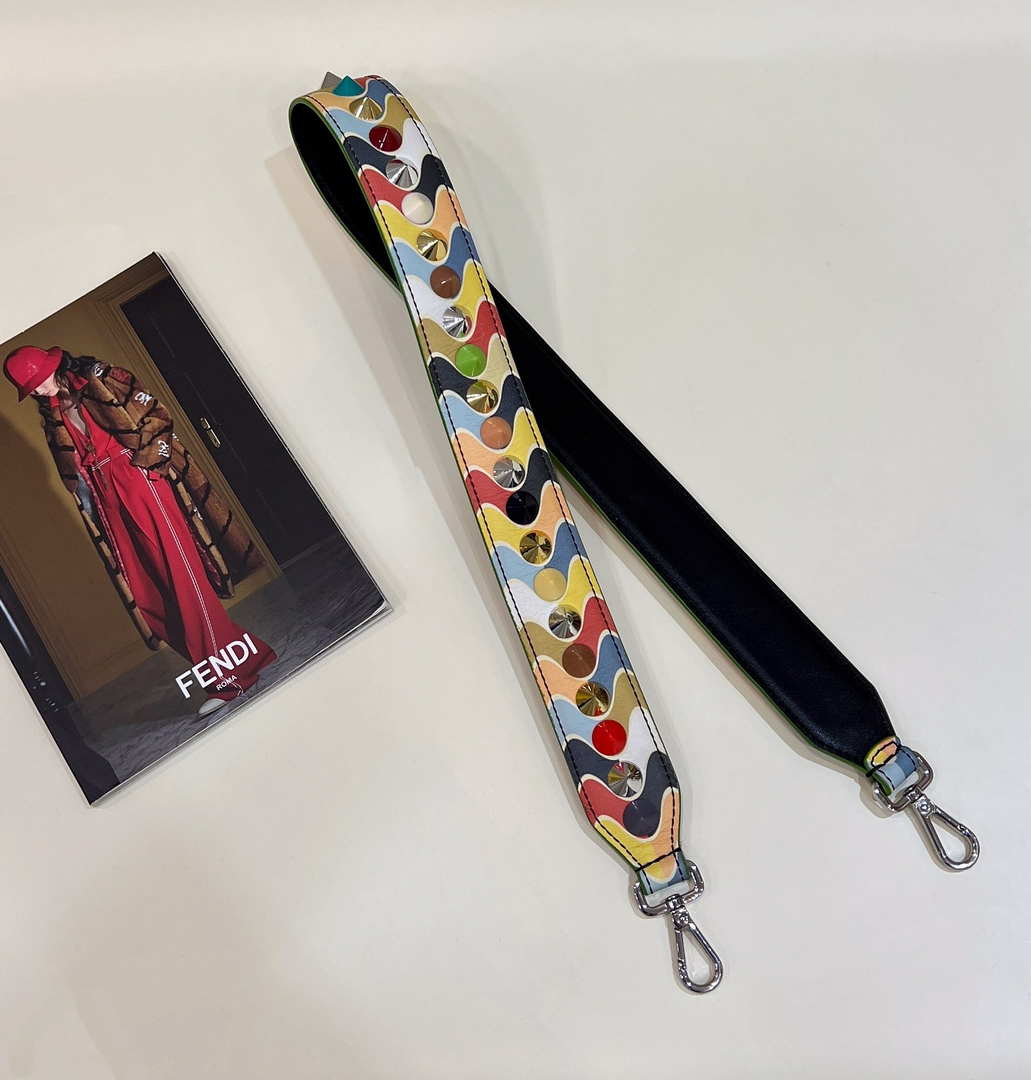 Fendi Handbag Strap You Leather shoulder strap F10070