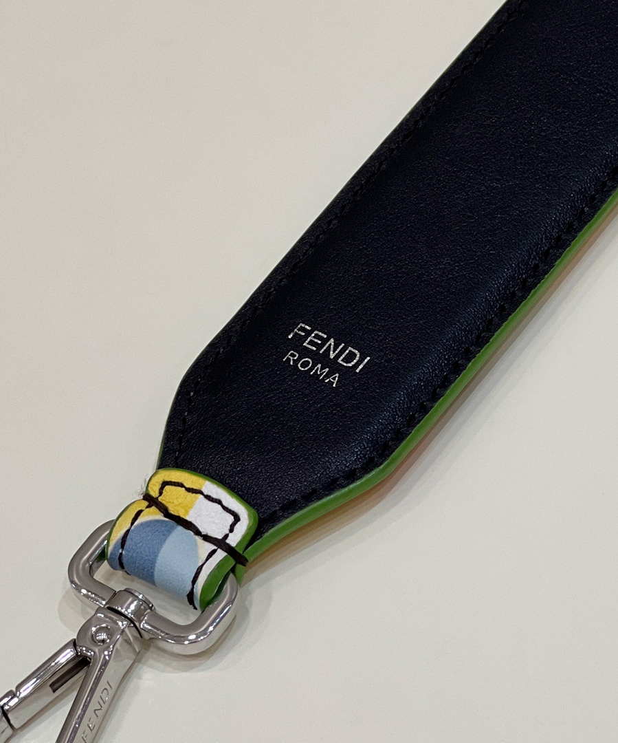 Fendi Handbag Strap You Leather shoulder strap F10070