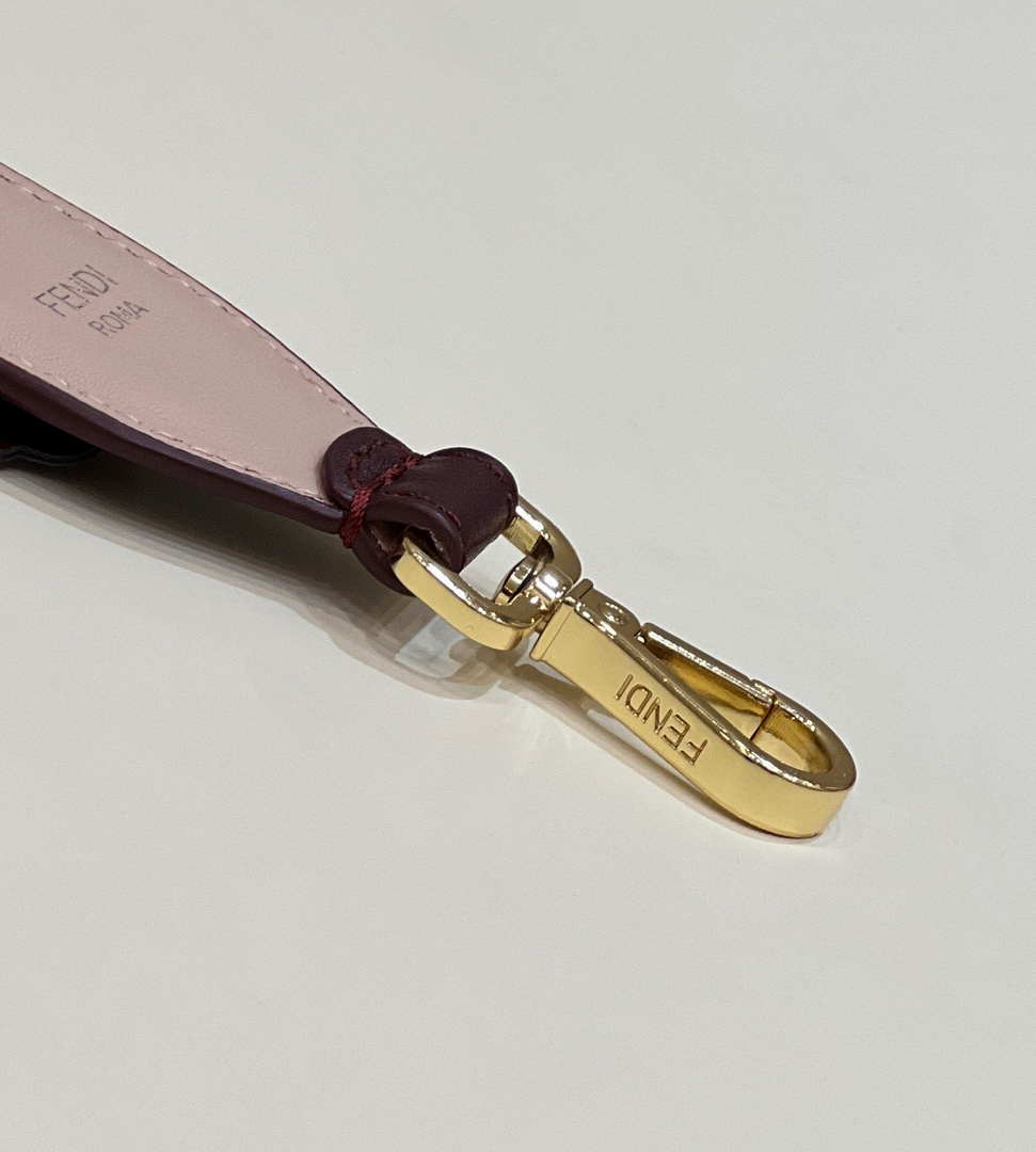 Fendi Handbag Strap You Leather shoulder strap F10071