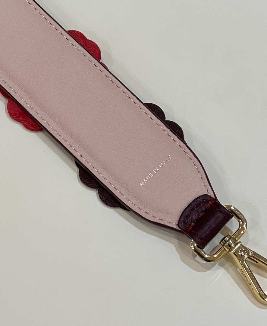 Fendi Handbag Strap You Leather shoulder strap F10071