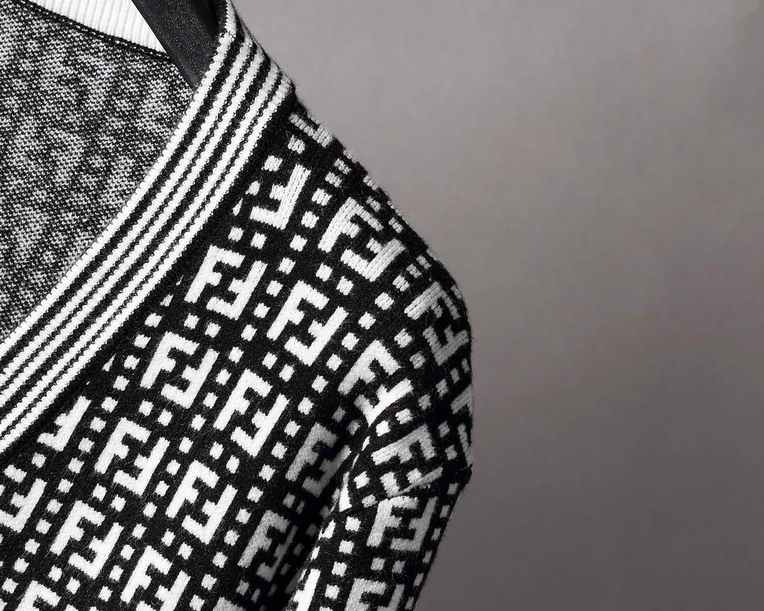 Fendi Men's Sweaters Designer Fendi Sweaters and Cardigans Clothing 36031